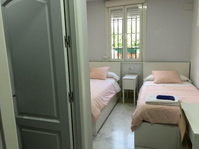 Colegio Mayor Careu - Women Only - University Community เซบีญา ภายนอก รูปภาพ